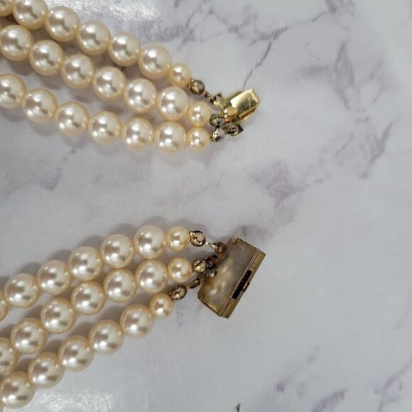 Three Strand Faux Pearl Necklace with Large Teardrop Pearl Gold Toned Pendant - Picture 4 of 8